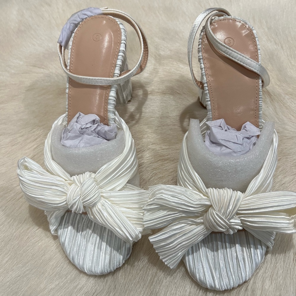 AMAZON ‘Loeffler’ Sandals, size 8